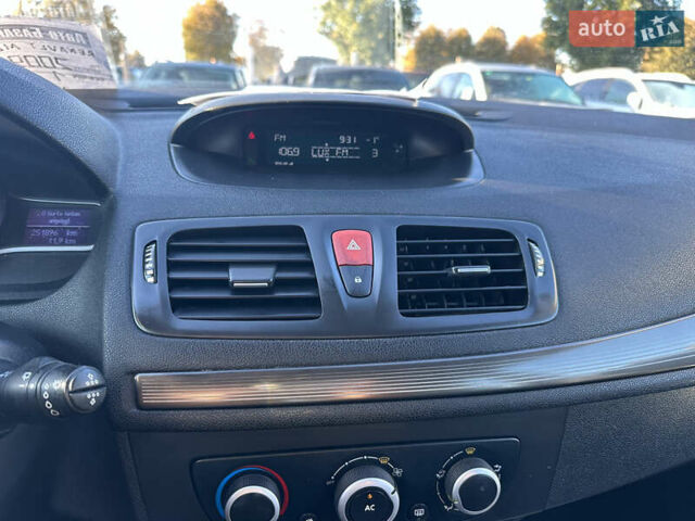 Рено Меган 2009 в Луцке на Automoto.ua Белый Рено Меган, объемом двигателя 1.6 л и пробегом 250 тыс. км за 6350 $, фото 13 на Automoto.ua