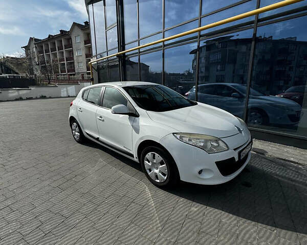 Белый Рено Меган, объемом двигателя 1.6 л и пробегом 183 тыс. км за 4999 $, фото 3 на Automoto.ua