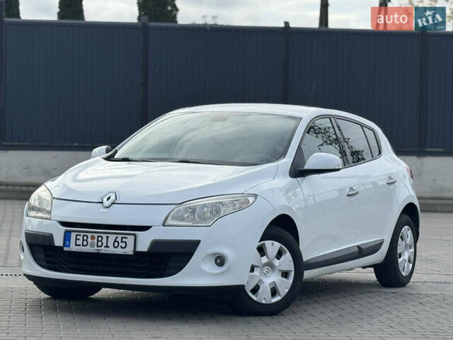 Білий Рено Меган, об'ємом двигуна 1.6 л та пробігом 220 тис. км за 5900 $, фото 1 на Automoto.ua