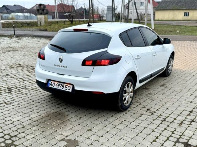 Белый Рено Меган, объемом двигателя 0 л и пробегом 272 тыс. км за 5600 $, фото 2 на Automoto.ua