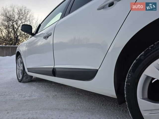 Белый Рено Меган, объемом двигателя 1.6 л и пробегом 128 тыс. км за 8499 $, фото 20 на Automoto.ua