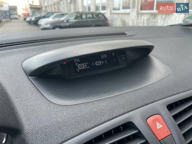 Білий Рено Меган, об'ємом двигуна 1.6 л та пробігом 252 тис. км за 7350 $, фото 34 на Automoto.ua