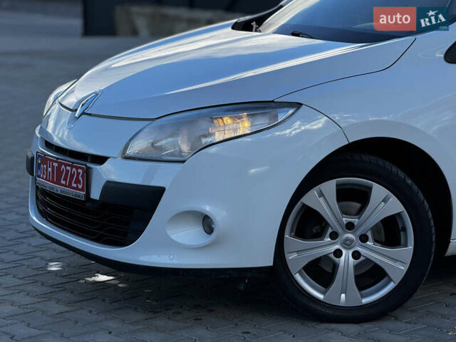 Білий Рено Меган, об'ємом двигуна 1.6 л та пробігом 233 тис. км за 5950 $, фото 6 на Automoto.ua