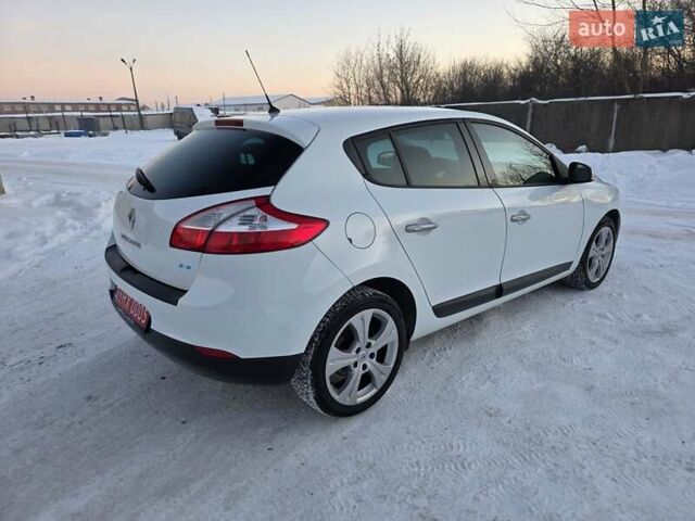 Белый Рено Меган, объемом двигателя 1.6 л и пробегом 128 тыс. км за 8499 $, фото 10 на Automoto.ua