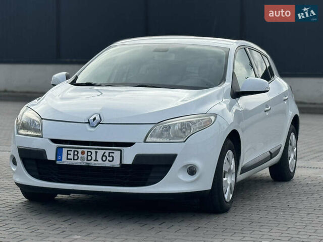 Рено Меган 2009 в Луцке на Automoto.ua Белый Рено Меган, объемом двигателя 1.6 л и пробегом 223 тыс. км за 6300 $, фото 5 на Automoto.ua