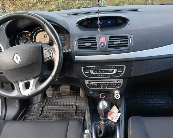 Белый Рено Меган, объемом двигателя 1.6 л и пробегом 264 тыс. км за 5541 $, фото 13 на Automoto.ua