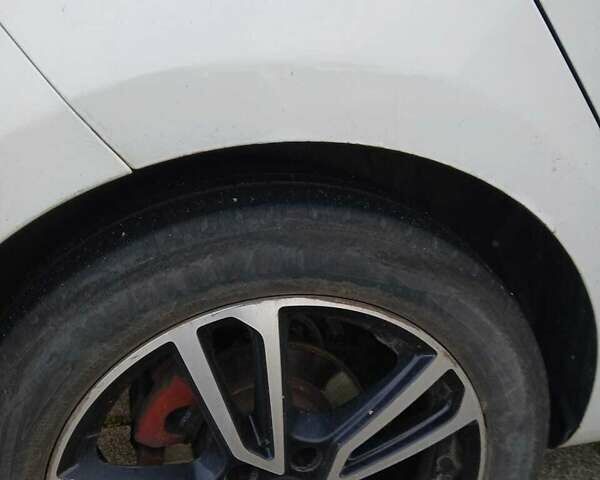 Белый Рено Меган, объемом двигателя 1.6 л и пробегом 264 тыс. км за 5541 $, фото 8 на Automoto.ua