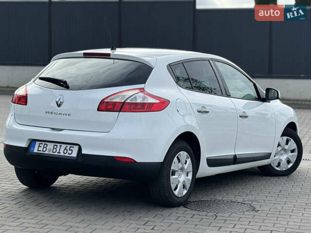 Рено Меган 2009 в Луцке на Automoto.ua Белый Рено Меган, объемом двигателя 1.6 л и пробегом 223 тыс. км за 6300 $, фото 19 на Automoto.ua