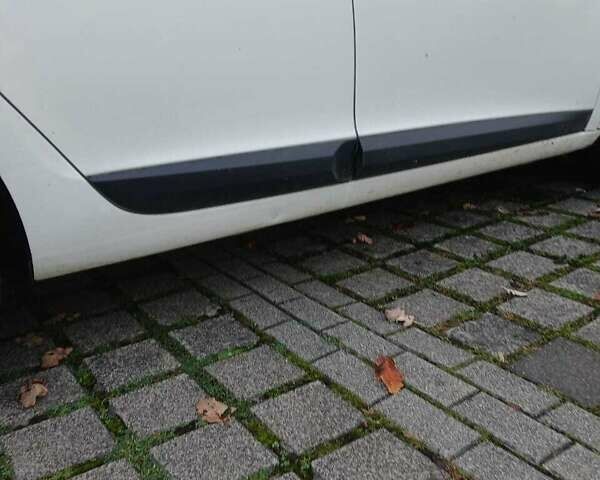 Белый Рено Меган, объемом двигателя 1.6 л и пробегом 264 тыс. км за 5541 $, фото 14 на Automoto.ua