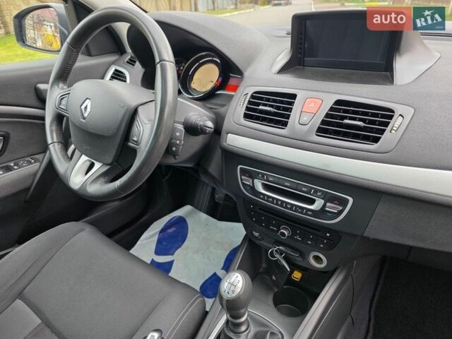 Белый Рено Меган, объемом двигателя 1.6 л и пробегом 183 тыс. км за 8599 $, фото 39 на Automoto.ua