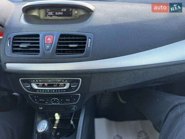 Білий Рено Меган, об'ємом двигуна 1.6 л та пробігом 233 тис. км за 5950 $, фото 44 на Automoto.ua