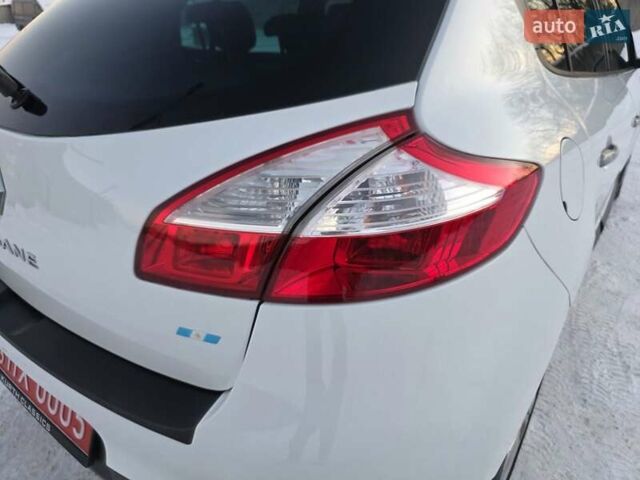 Белый Рено Меган, объемом двигателя 1.6 л и пробегом 128 тыс. км за 8499 $, фото 13 на Automoto.ua