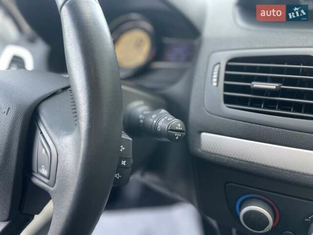 Білий Рено Меган, об'ємом двигуна 1.6 л та пробігом 252 тис. км за 7350 $, фото 31 на Automoto.ua