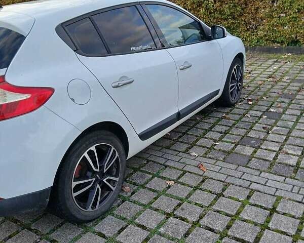 Белый Рено Меган, объемом двигателя 1.6 л и пробегом 264 тыс. км за 5541 $, фото 2 на Automoto.ua