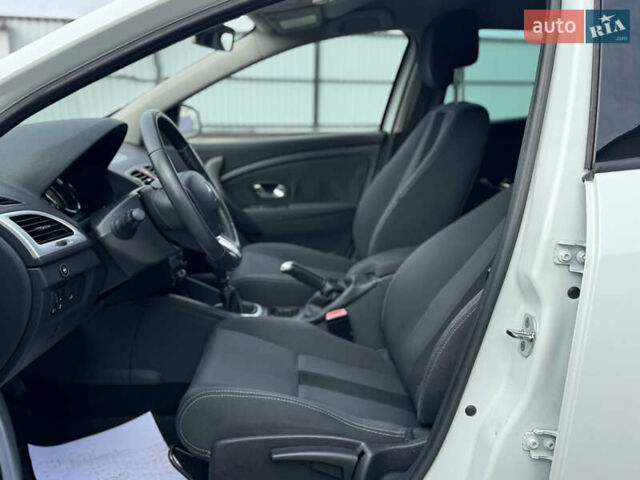 Білий Рено Меган, об'ємом двигуна 1.6 л та пробігом 220 тис. км за 5900 $, фото 23 на Automoto.ua