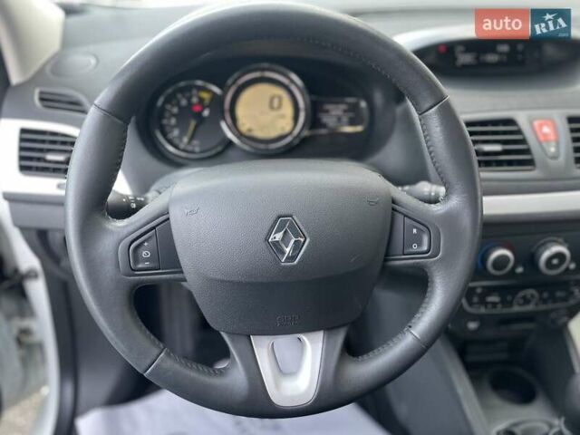 Білий Рено Меган, об'ємом двигуна 1.6 л та пробігом 252 тис. км за 7350 $, фото 28 на Automoto.ua