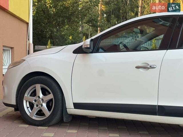Белый Рено Меган, объемом двигателя 1.46 л и пробегом 240 тыс. км за 5800 $, фото 10 на Automoto.ua