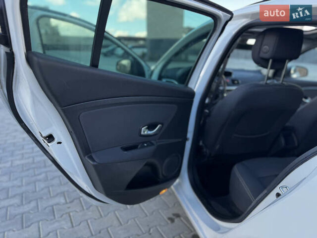 Білий Рено Меган, об'ємом двигуна 1.6 л та пробігом 233 тис. км за 5950 $, фото 29 на Automoto.ua