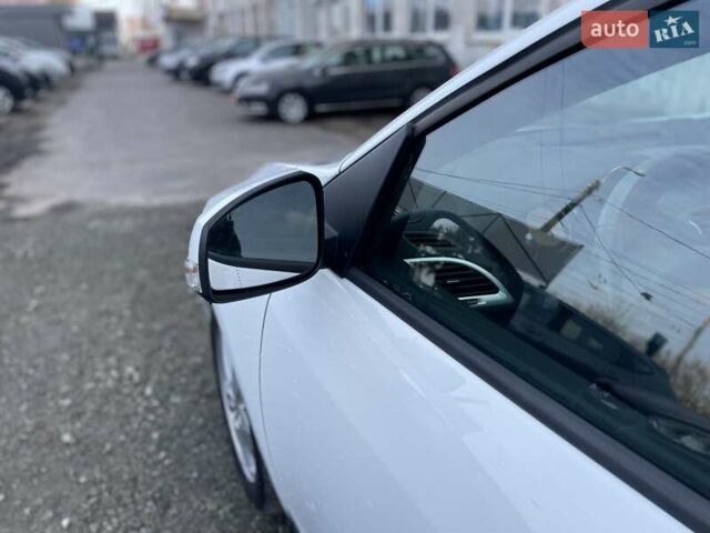 Білий Рено Меган, об'ємом двигуна 1.6 л та пробігом 252 тис. км за 7350 $, фото 15 на Automoto.ua