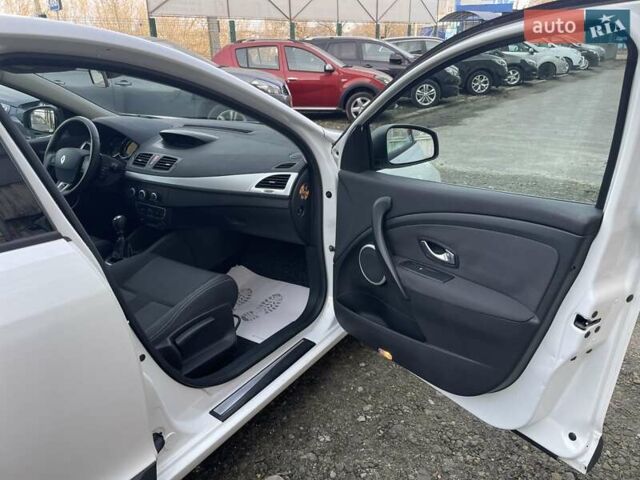 Білий Рено Меган, об'ємом двигуна 1.6 л та пробігом 252 тис. км за 7350 $, фото 45 на Automoto.ua