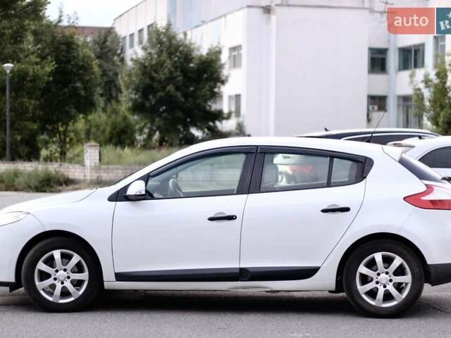 Белый Рено Меган, объемом двигателя 1.5 л и пробегом 315 тыс. км за 6500 $, фото 10 на Automoto.ua
