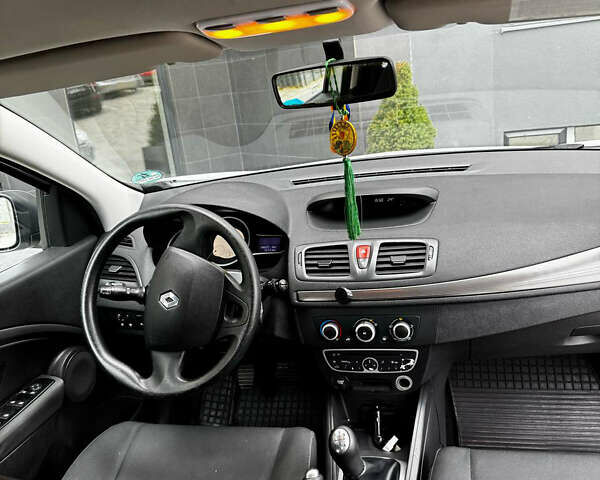 Белый Рено Меган, объемом двигателя 1.6 л и пробегом 183 тыс. км за 4999 $, фото 15 на Automoto.ua