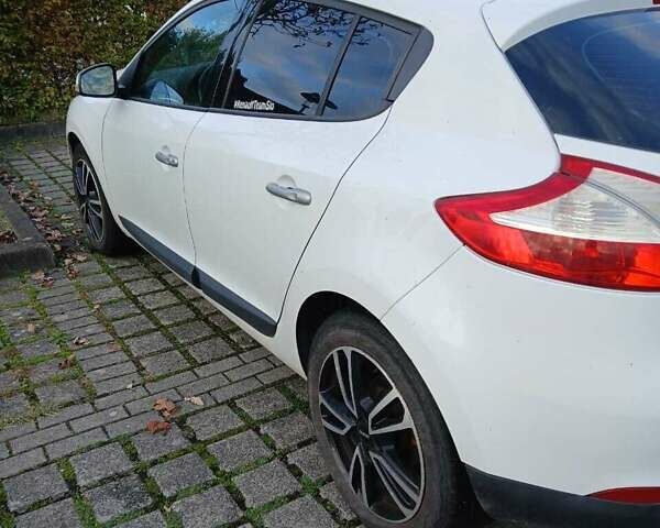 Белый Рено Меган, объемом двигателя 1.6 л и пробегом 264 тыс. км за 5541 $, фото 3 на Automoto.ua