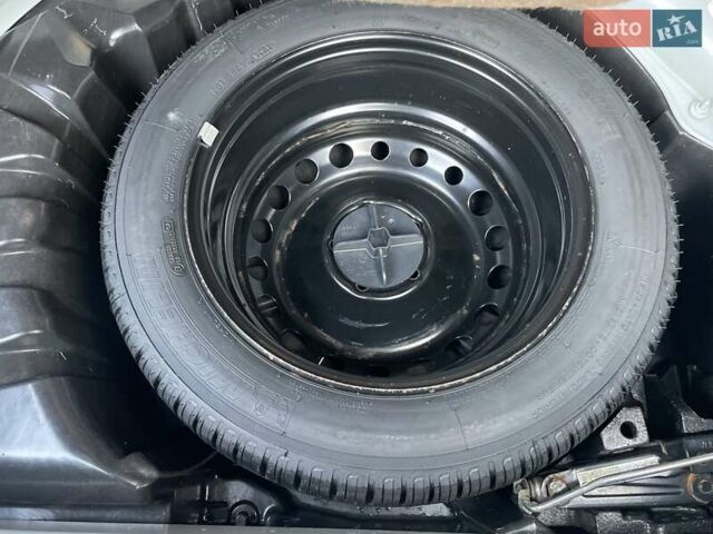 Білий Рено Меган, об'ємом двигуна 1.6 л та пробігом 252 тис. км за 7350 $, фото 22 на Automoto.ua