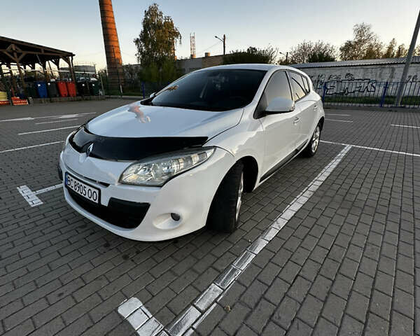 Рено Меган 2009 в Нововолынск на Automoto.ua Белый Рено Меган, объемом двигателя 1.46 л и пробегом 230 тыс. км за 5100 $, фото 13 на Automoto.ua