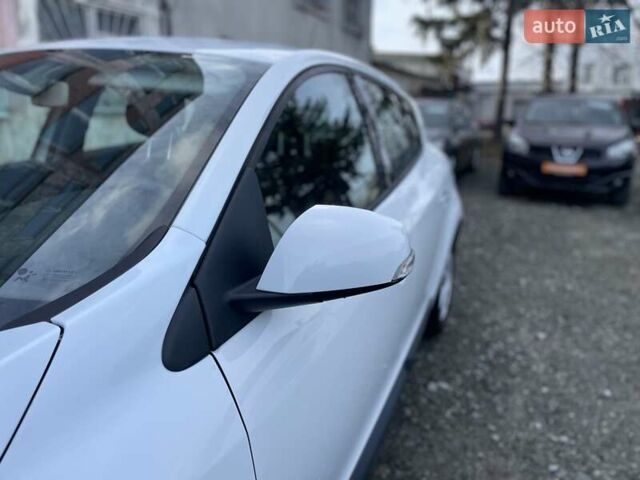 Білий Рено Меган, об'ємом двигуна 1.6 л та пробігом 252 тис. км за 7350 $, фото 16 на Automoto.ua