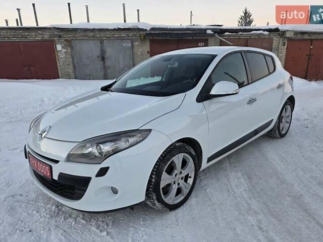 Белый Рено Меган, объемом двигателя 1.6 л и пробегом 128 тыс. км за 8499 $, фото 1 на Automoto.ua
