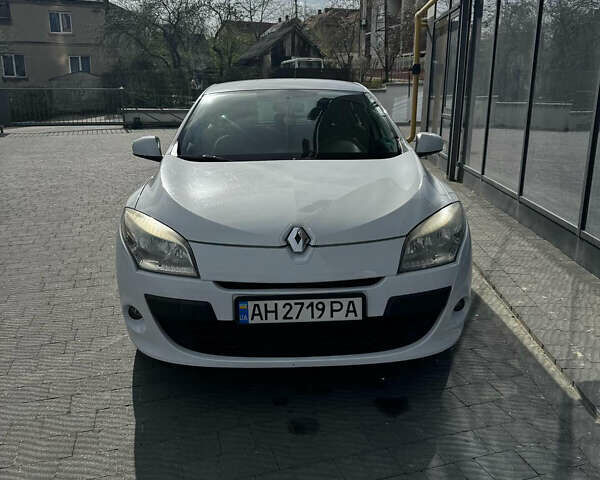 Белый Рено Меган, объемом двигателя 1.6 л и пробегом 183 тыс. км за 4999 $, фото 2 на Automoto.ua