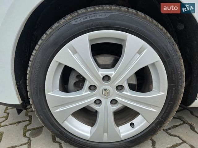 Белый Рено Меган, объемом двигателя 1.6 л и пробегом 183 тыс. км за 8599 $, фото 49 на Automoto.ua
