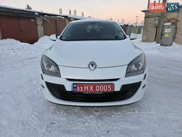 Белый Рено Меган, объемом двигателя 1.6 л и пробегом 128 тыс. км за 8499 $, фото 4 на Automoto.ua