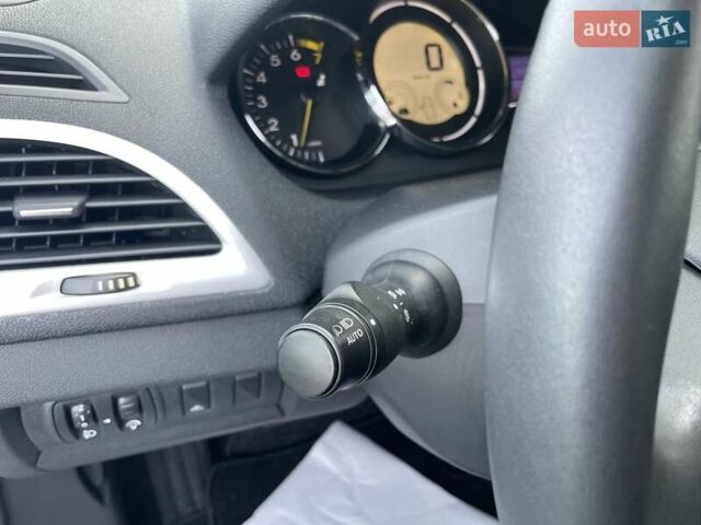 Білий Рено Меган, об'ємом двигуна 1.6 л та пробігом 252 тис. км за 7350 $, фото 30 на Automoto.ua