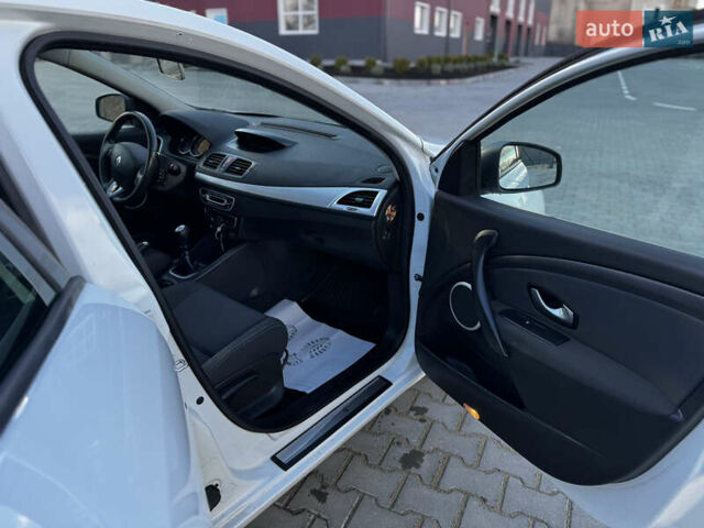 Білий Рено Меган, об'ємом двигуна 1.6 л та пробігом 233 тис. км за 5950 $, фото 35 на Automoto.ua