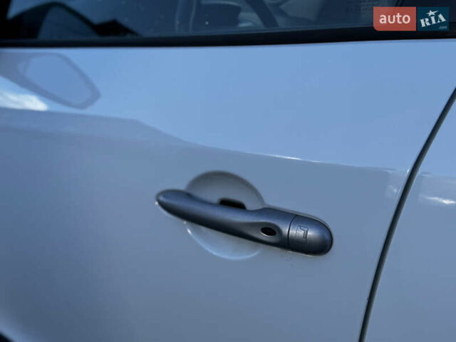 Білий Рено Меган, об'ємом двигуна 1.6 л та пробігом 233 тис. км за 5950 $, фото 22 на Automoto.ua