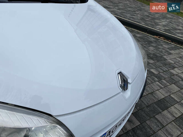 Білий Рено Меган, об'ємом двигуна 1.6 л та пробігом 271 тис. км за 5600 $, фото 9 на Automoto.ua