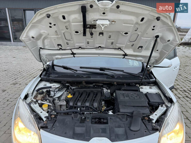 Белый Рено Меган, объемом двигателя 1.6 л и пробегом 272 тыс. км за 5600 $, фото 8 на Automoto.ua