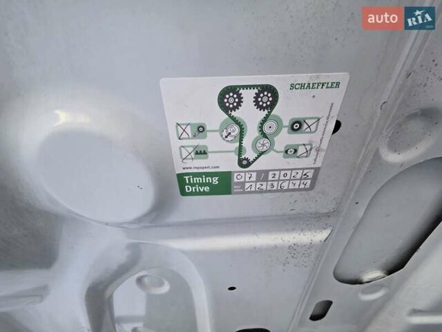 Белый Рено Меган, объемом двигателя 1.6 л и пробегом 128 тыс. км за 8499 $, фото 44 на Automoto.ua