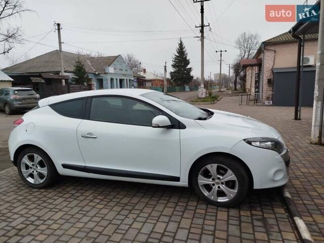 Белый Рено Меган, объемом двигателя 1.6 л и пробегом 209 тыс. км за 7000 $, фото 2 на Automoto.ua