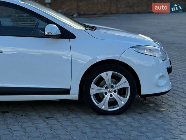 Білий Рено Меган, об'ємом двигуна 1.6 л та пробігом 233 тис. км за 5950 $, фото 17 на Automoto.ua
