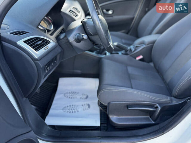 Білий Рено Меган, об'ємом двигуна 1.6 л та пробігом 233 тис. км за 5950 $, фото 27 на Automoto.ua