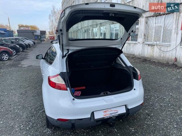 Білий Рено Меган, об'ємом двигуна 1.6 л та пробігом 252 тис. км за 7350 $, фото 19 на Automoto.ua