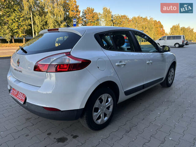 Белый Рено Меган, объемом двигателя 1.6 л и пробегом 210 тыс. км за 6700 $, фото 4 на Automoto.ua
