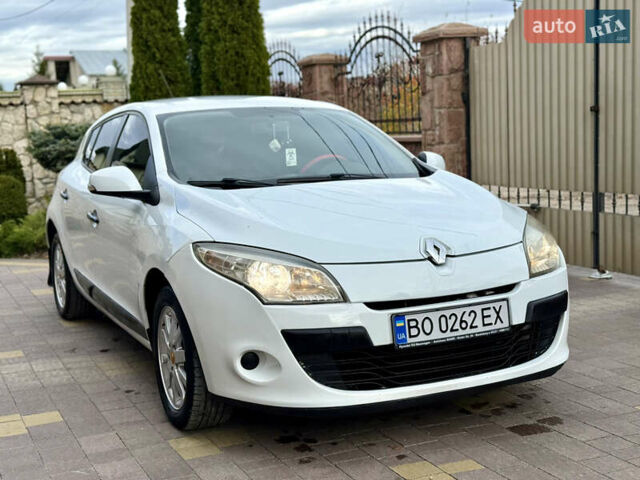 Белый Рено Меган, объемом двигателя 1.5 л и пробегом 247 тыс. км за 5433 $, фото 2 на Automoto.ua