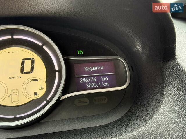 Белый Рено Меган, объемом двигателя 1.5 л и пробегом 247 тыс. км за 5433 $, фото 27 на Automoto.ua