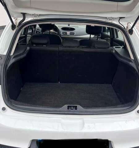 Білий Рено Меган, об'ємом двигуна 1.46 л та пробігом 303 тис. км за 5200 $, фото 1 на Automoto.ua