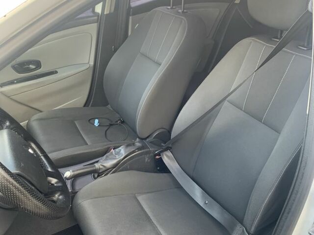 Белый Рено Меган, объемом двигателя 1.5 л и пробегом 252 тыс. км за 5200 $, фото 7 на Automoto.ua