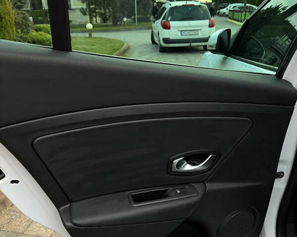 Білий Рено Меган, об'ємом двигуна 1.4 л та пробігом 224 тис. км за 7000 $, фото 9 на Automoto.ua